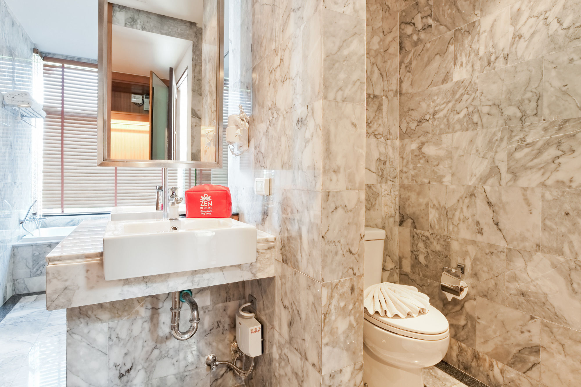 Отель Zen Premium Chalong Phuket Экстерьер фото